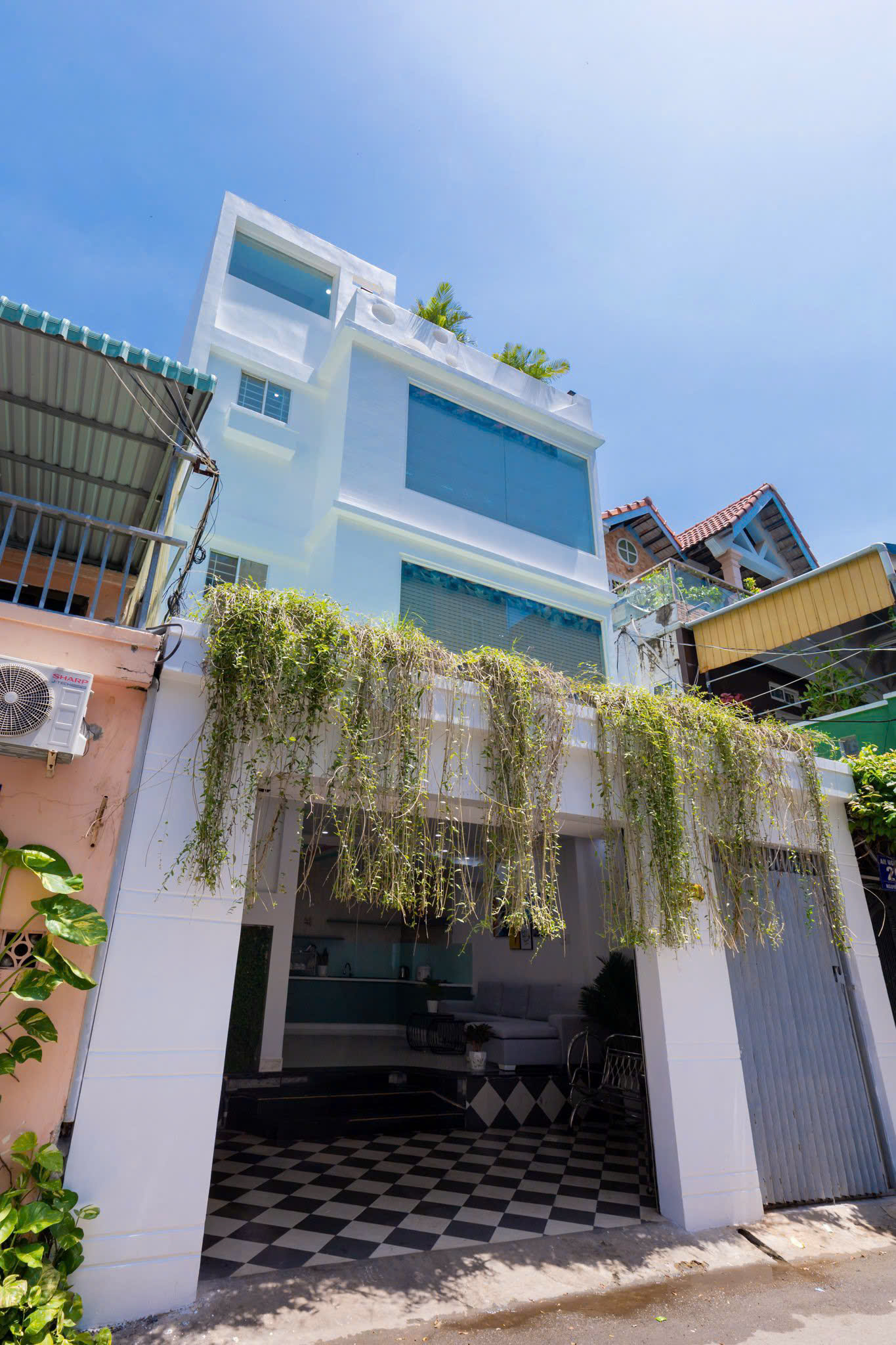 Nhà phố - Nguyễn Hiền