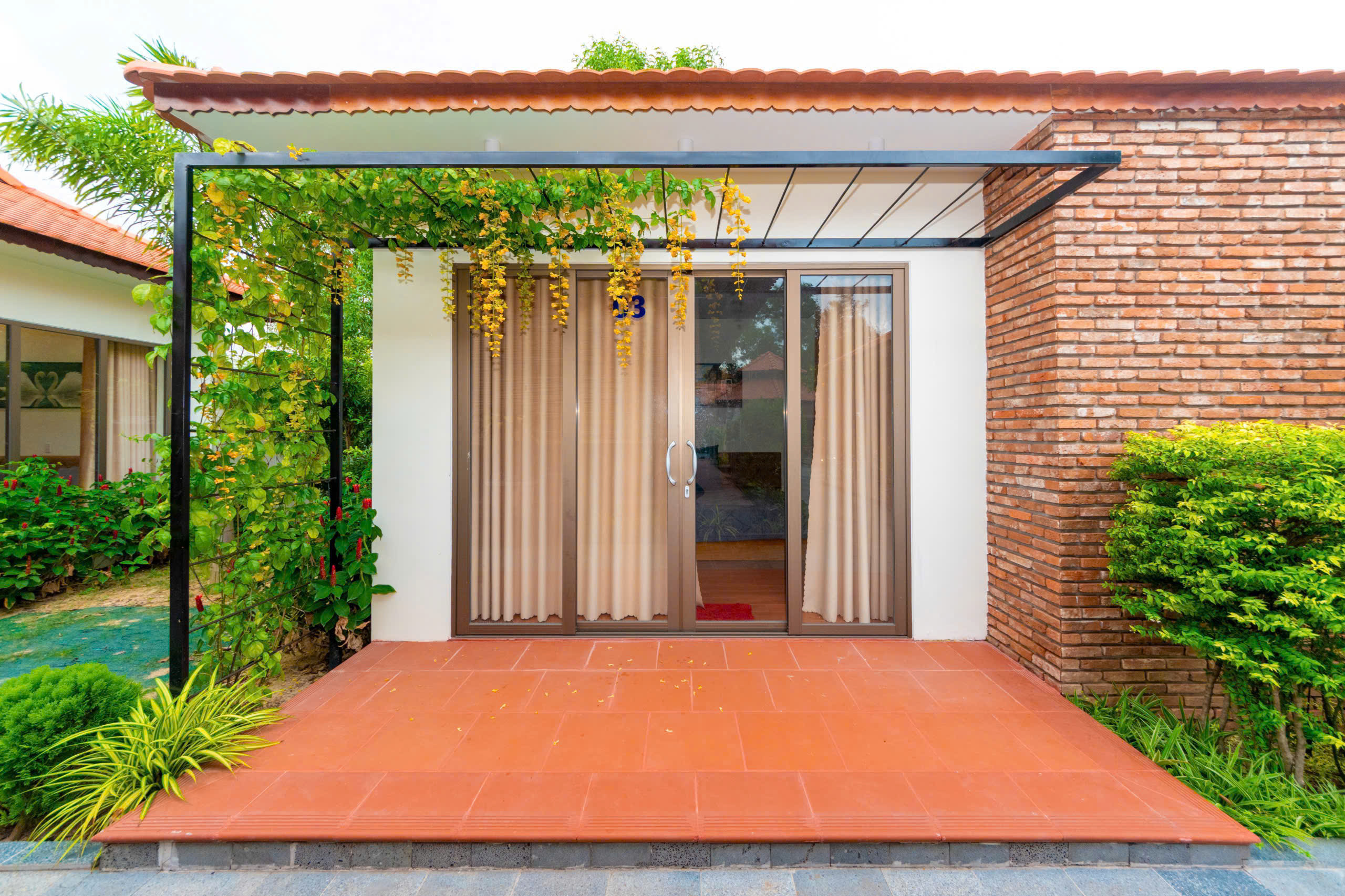 Villa Long Hải sát biển - Sân vườn 1000m² hiếm có cho kỳ nghỉ trọn vẹn